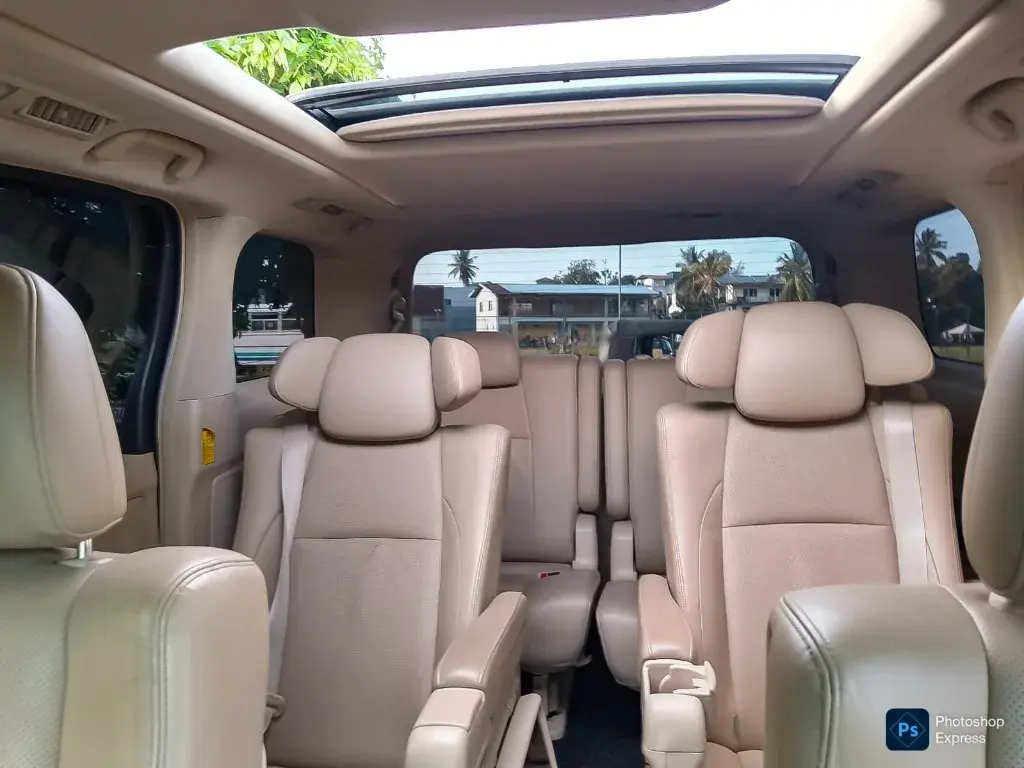 2012 Toyota Vellfire Executive Lounge — image 9