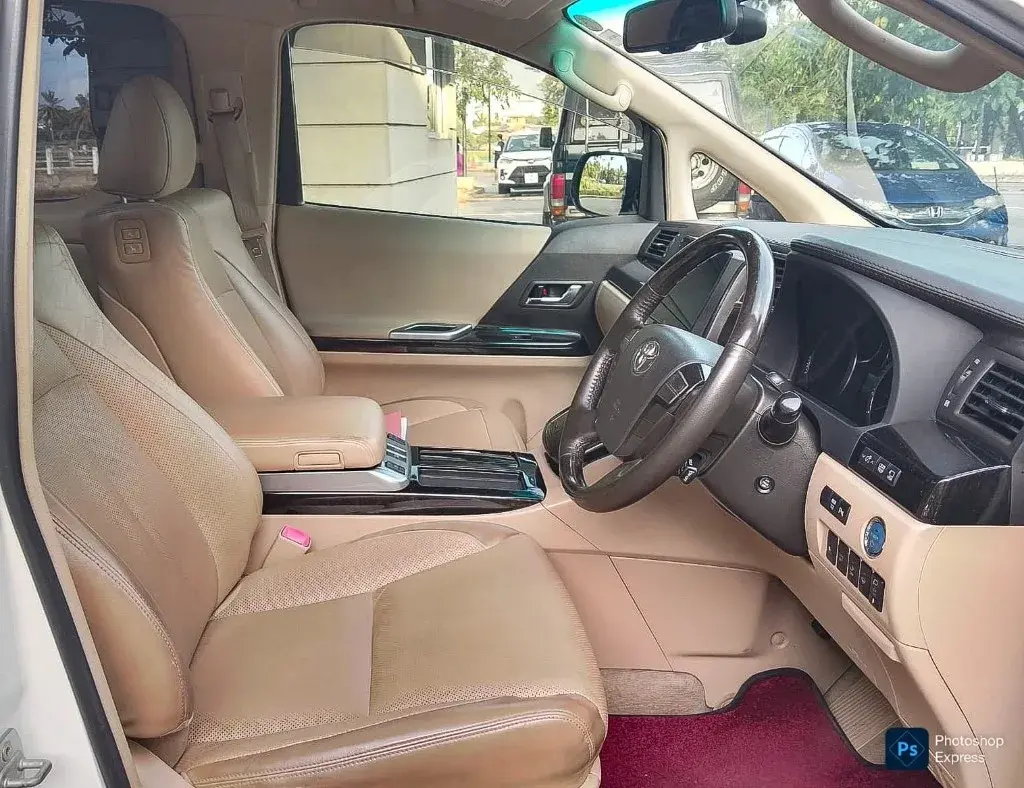2012 Toyota Vellfire Executive Lounge — image 7