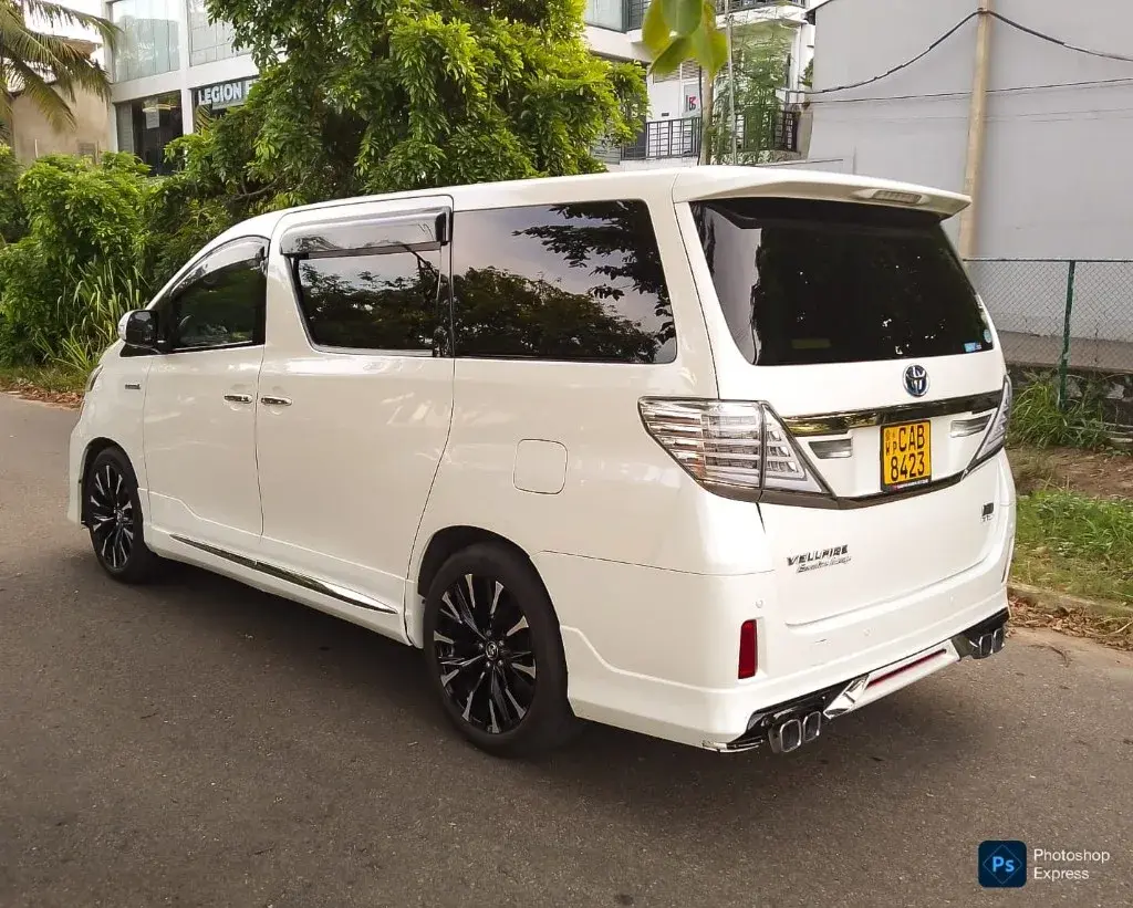 2012 Toyota Vellfire Executive Lounge — image 4