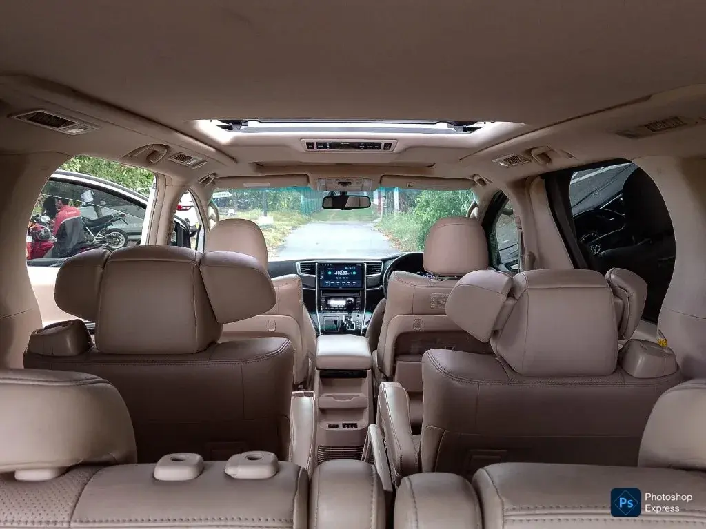 2012 Toyota Vellfire Executive Lounge — image 10