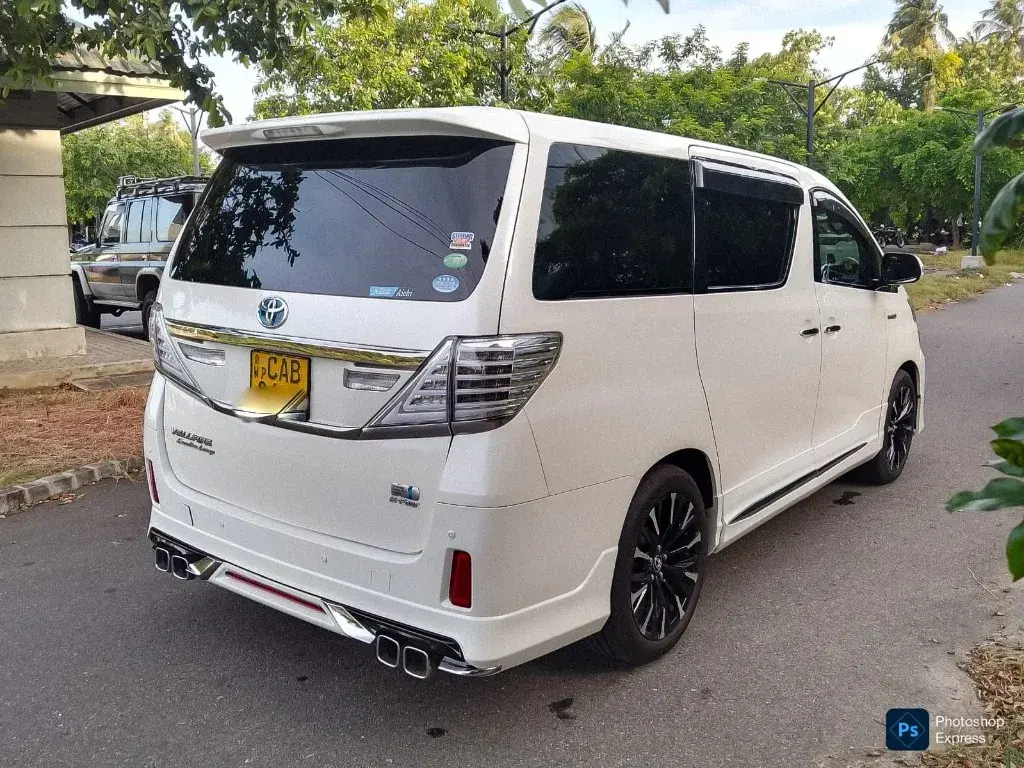 2012 Toyota Vellfire Executive Lounge — image 5