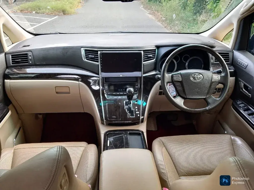 2012 Toyota Vellfire Executive Lounge — image 8