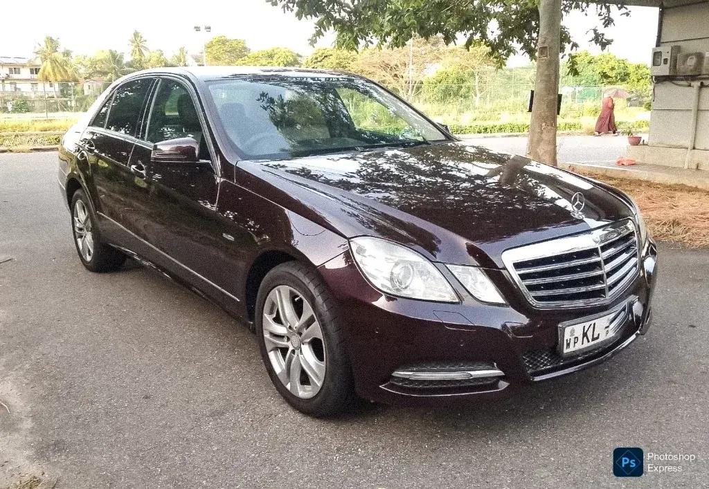 2010 Mercedes-Benz E200 CGI — image 1